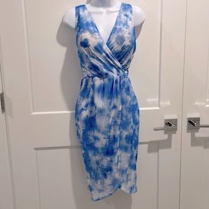 Guess blue/white sleeveless dress built in cups , back zip, NWT size 8